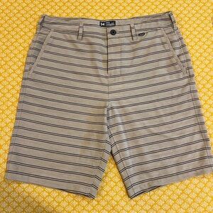 Hurley Tan and Black Flat Front Shorts Modern Casual Style